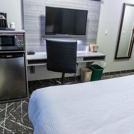 Microtel Inn & Suites By Wyndham Lloydminster Zewnętrze zdjęcie