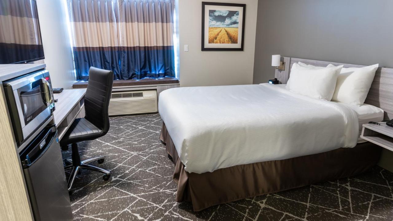 Microtel Inn & Suites By Wyndham Lloydminster Zewnętrze zdjęcie