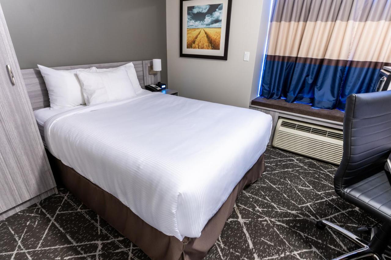 Microtel Inn & Suites By Wyndham Lloydminster Zewnętrze zdjęcie