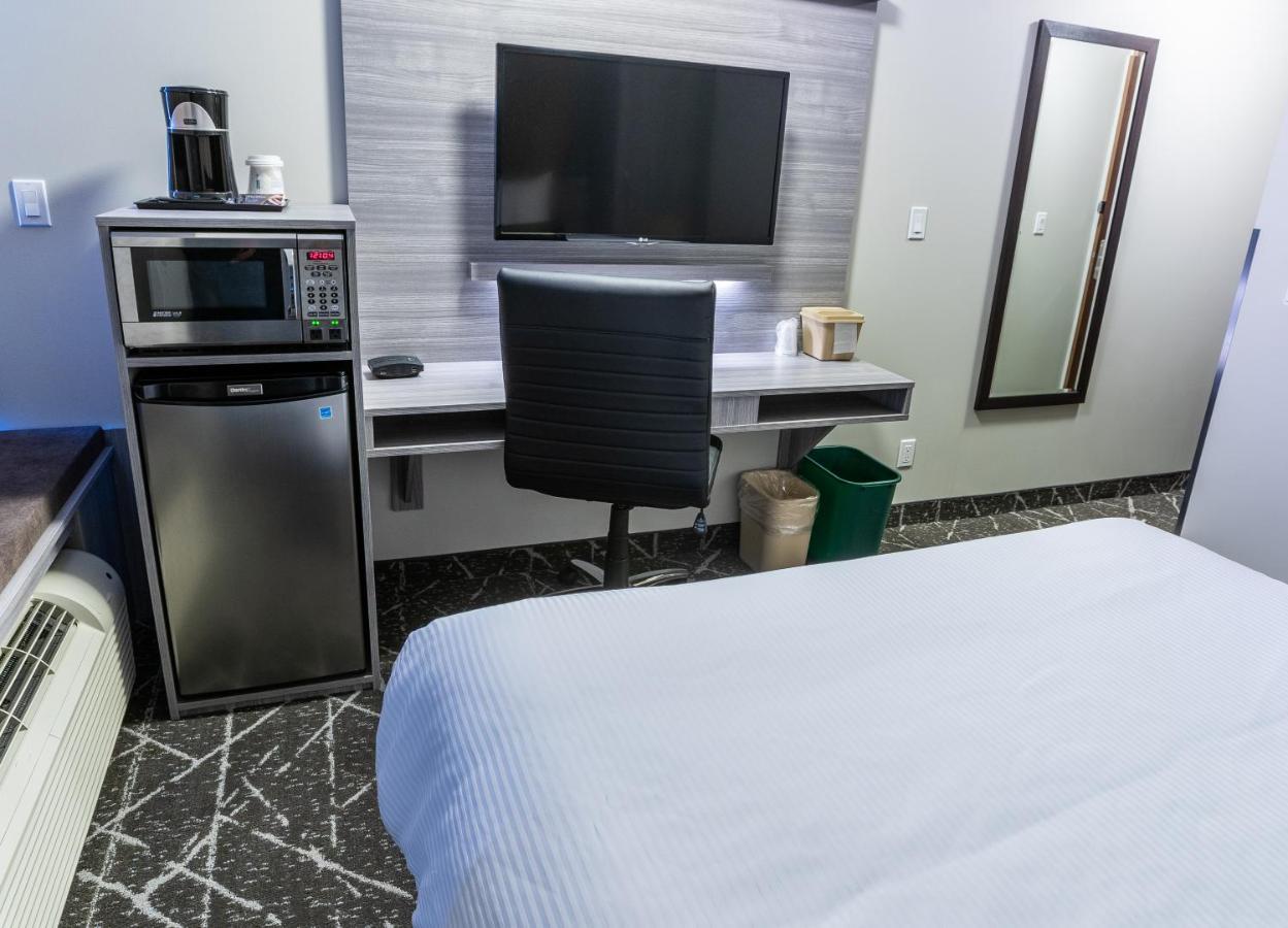 Microtel Inn & Suites By Wyndham Lloydminster Zewnętrze zdjęcie