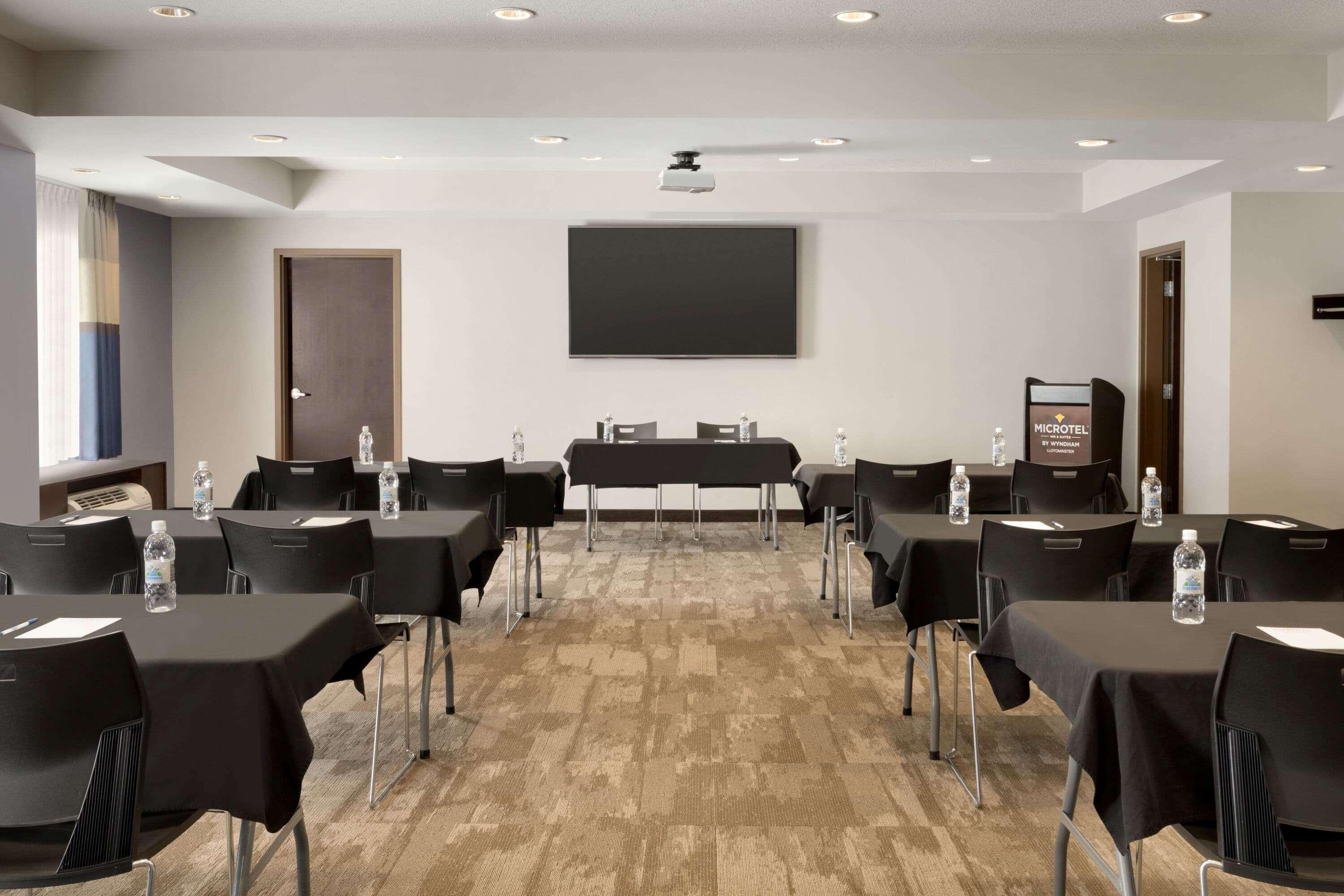Microtel Inn & Suites By Wyndham Lloydminster Zewnętrze zdjęcie