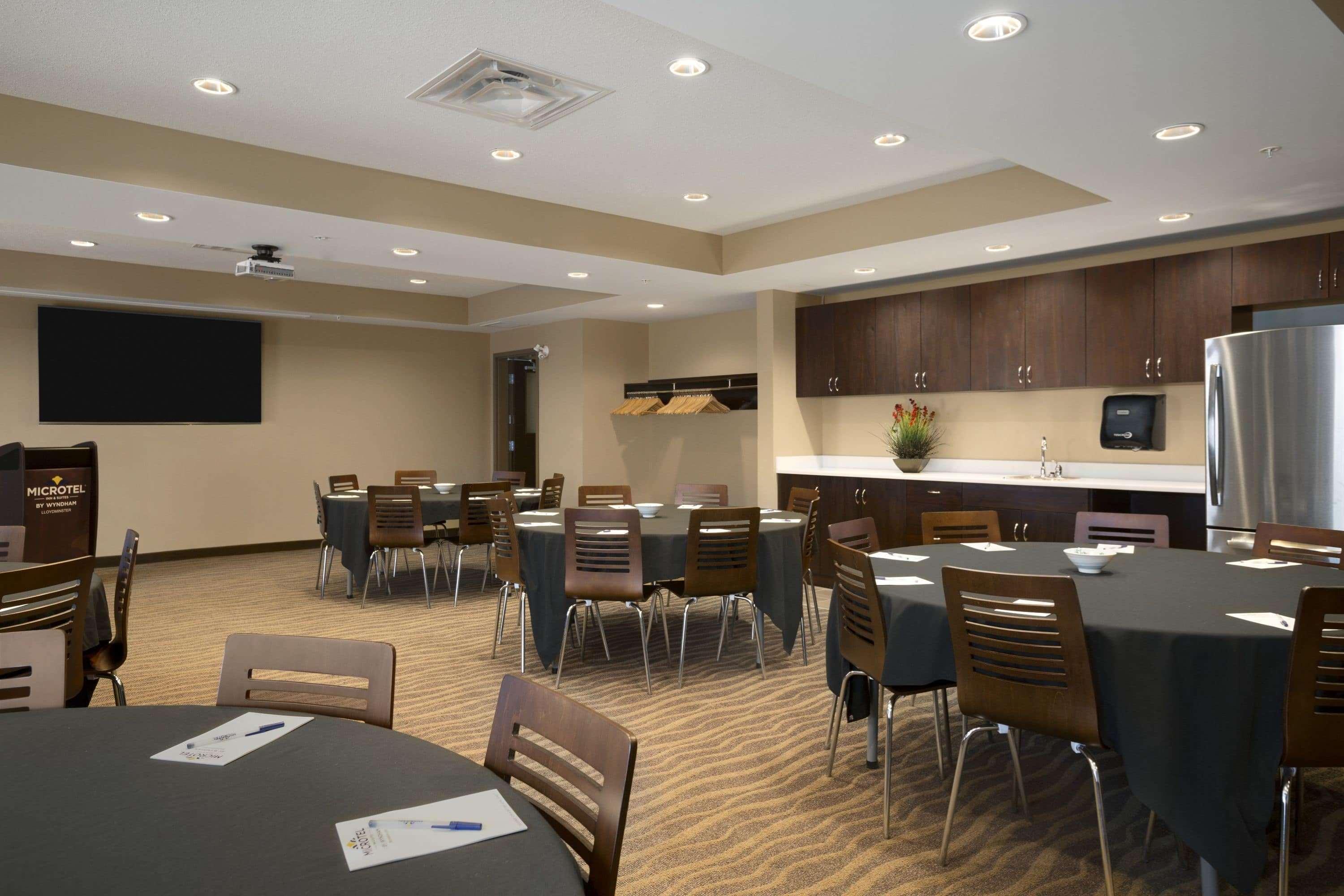 Microtel Inn & Suites By Wyndham Lloydminster Zewnętrze zdjęcie