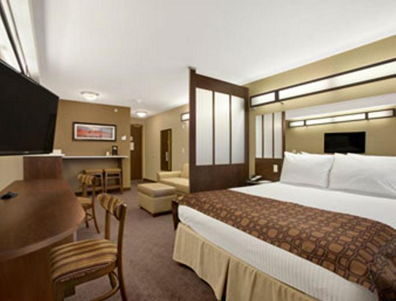 Microtel Inn & Suites By Wyndham Lloydminster Zewnętrze zdjęcie